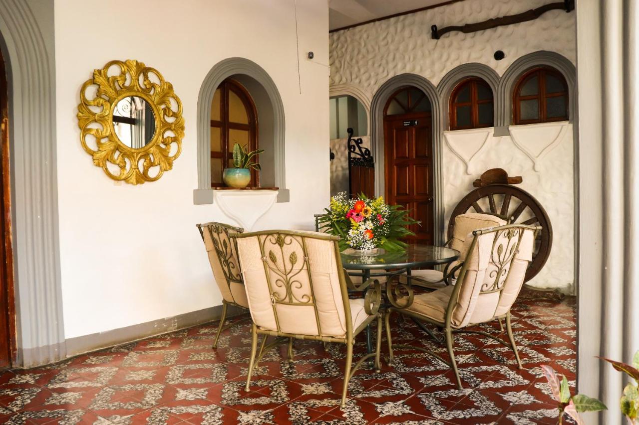 Balcones Hotel